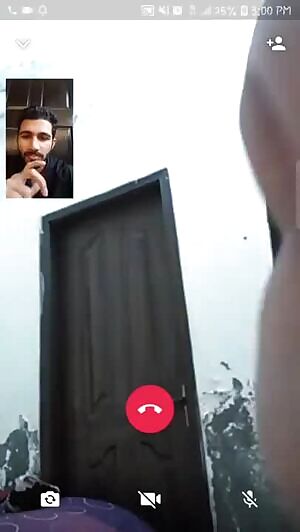 Damn hot babe on cam