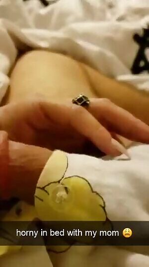 Horny in bed with Mom 😫😖
