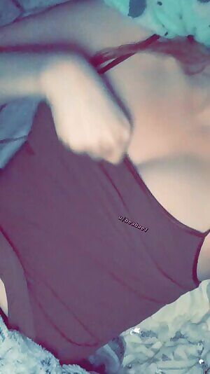 Playing with my tits alone is no fun, care to join me? 💞💛💞💛