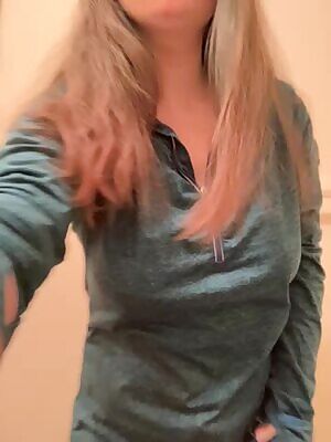 19 Just a little drop! Do you like what you see? 👀😝