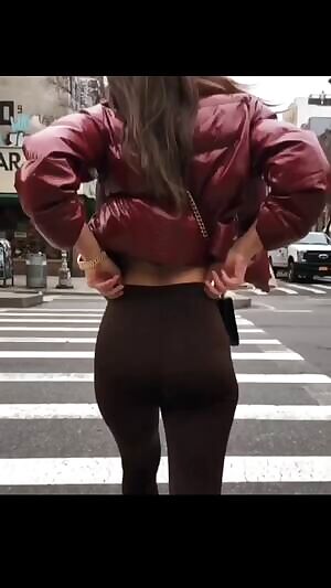 Could watch emily ratajkowski walk all day