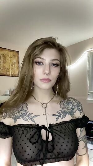 start your week off right with a titty drop from your favorite goth gf 😉