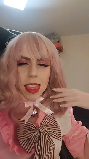 Pink sissy maid looking for an owner. Any takers? 😈💕