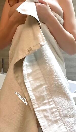 Would you shower with me? 🥺🥺