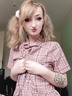 Make me your little fuckdoll 😋