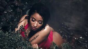 Nicki Minaj wet and sexy