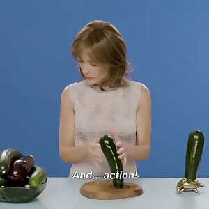 Gillian Anderson clearly gives great hand jobs