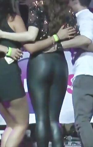 I'd love to sniff Hailee Steinfeld's ass