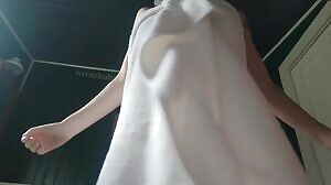 Hands-free towel drops are my favourite party trick...I'm fun at parties 😋