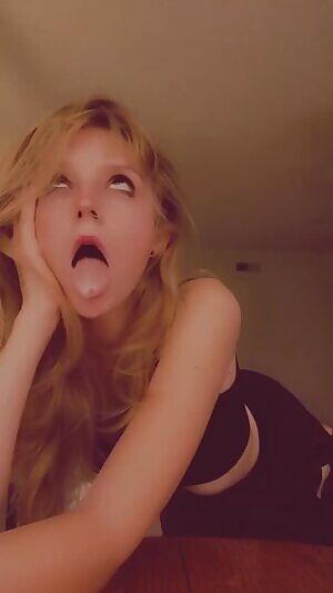ur grungy gf~*