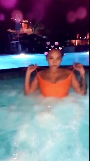 Hot tub fun 💦