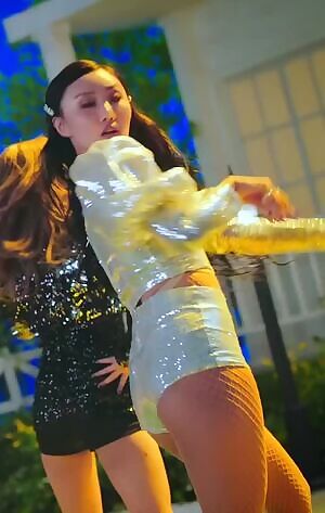Mamamoo Hwasa - Cheeky