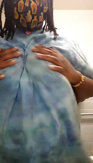 Some asked for an at work titty drop? 😏😈