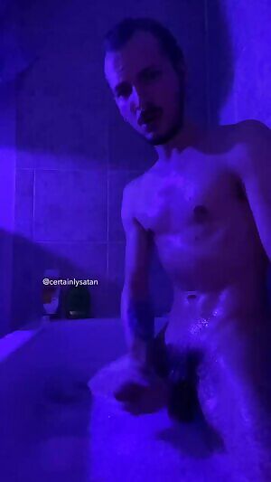 Could use a helping hand, or mouth. 😈👅