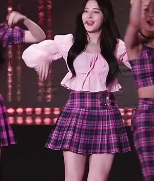 MOMOLAND Nancy