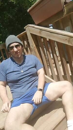 Just got a new tripod thing for my phone so of course the first thing i do is go outside for yall.