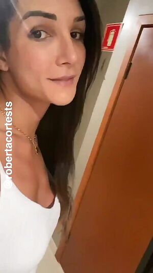 Roberta Cortes was waiting the lift and meeted her neighbor