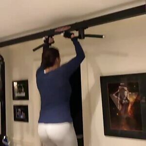 I think someone is gonna have to spot Steph during her workout