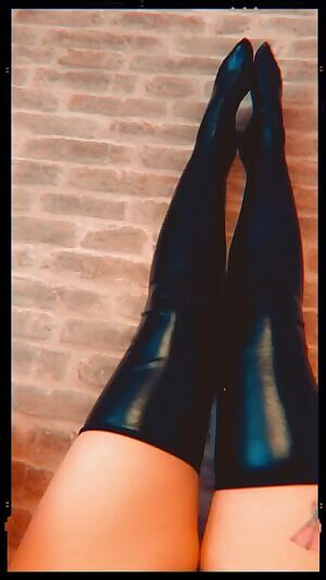 Which one of you betas is going to make me smile today? C*app £PuppyTrainer. Kik - PrincessScherzzo