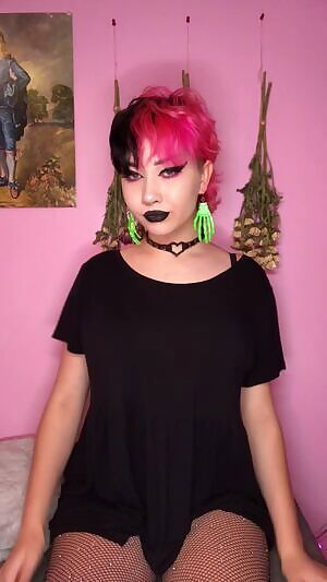 It's spooky season <3