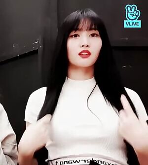 TWICE - Momo