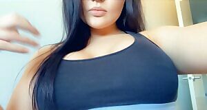Bra or no bra? 😋