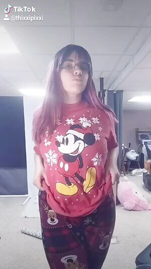 i know there aren't many people online right now but i'm feeling confident tonight and wanted to make you smile ;)