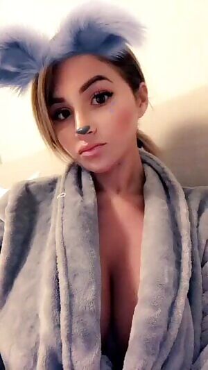 Robe Cleavage
