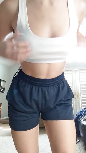 Busty perky tits on a petite body, let's play 😜