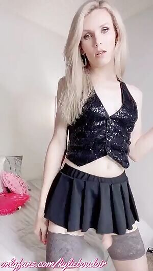 Do you want your head under her skirt? Flopping. Kylie Boudoir