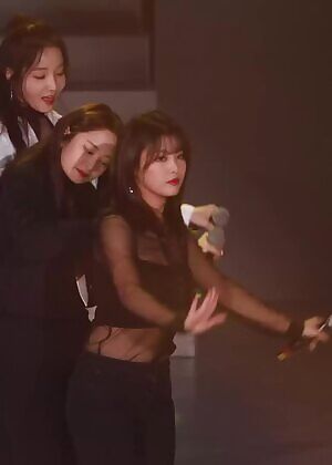 Momoland - Ahin, Daisy, Jooe