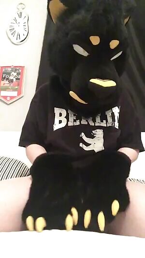 thought id join in on the fun...come lend me a paw? 🦁