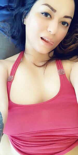 Who doesn’t love a smile and some titties 🥰
