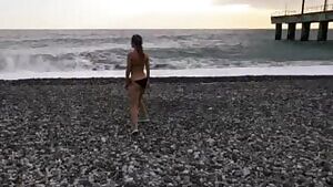 I met the lonely girl at the beach