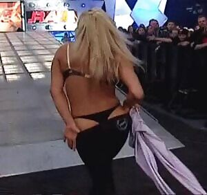 Trish Stratus shaking her ass