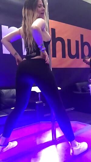 Jiggly Ass Dance