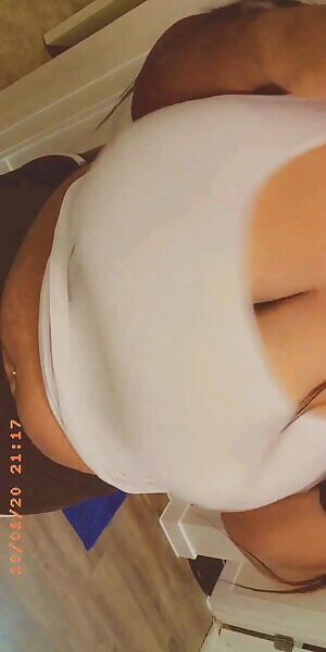 Did the white tee help with hiding them? 😏 