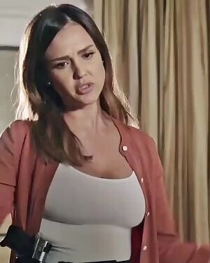 I love Jessica Alba's moms boobs!