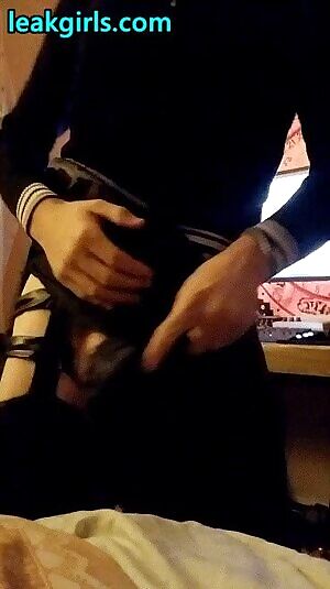 Some one please dirty talk I need some help to cum