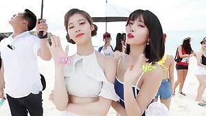 Twice - Sana & Momo