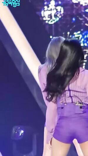 Dreamcatcher - Yoohyeon butt