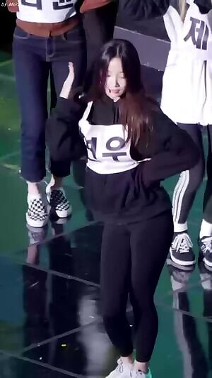 Momoland - Yeonwoo