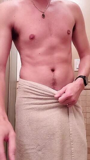 Nothing like a good towel drop, especially when it reveals a hung, uncut beauty 🤤🍆