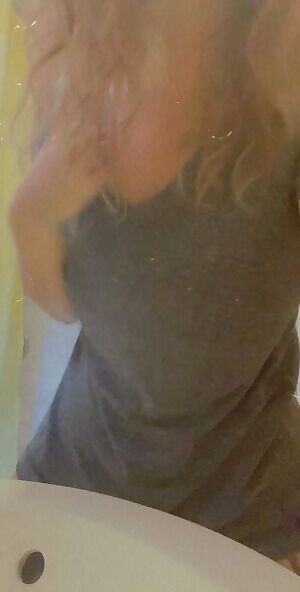 Stripping down after a long day😘