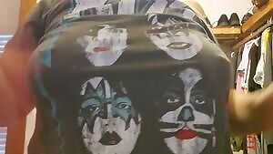 Kiss anyone?
