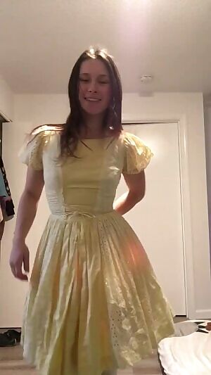 Cum play dress-up with me! 🌸