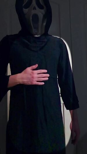 What’s your favorite scary movie? 😜