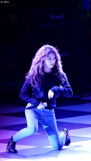 Chungha - Run to you/Bang Bang /Why don't you know