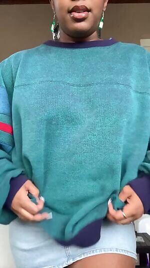just a cute little titty drop for ya saturday 😝
