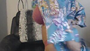 Doing a Ass reveal in my office 🍑👈 xx 54yo 🇦🇺